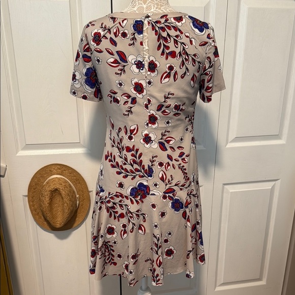 Banana Republic Floral Print Short Sleeve Dress 6 - Picture 5 of 14